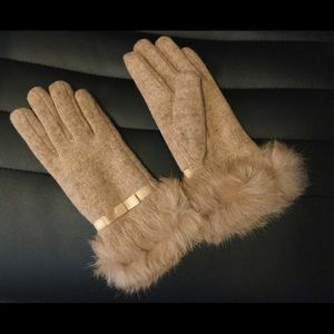 Dainty tan colored wool gloves